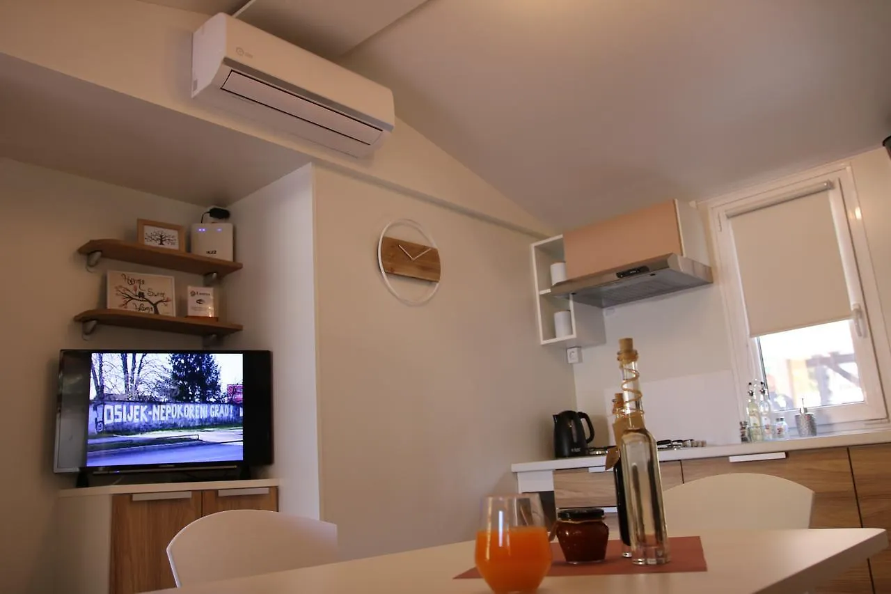 Mobile Home Laurus Biograd Na Moru 4*,