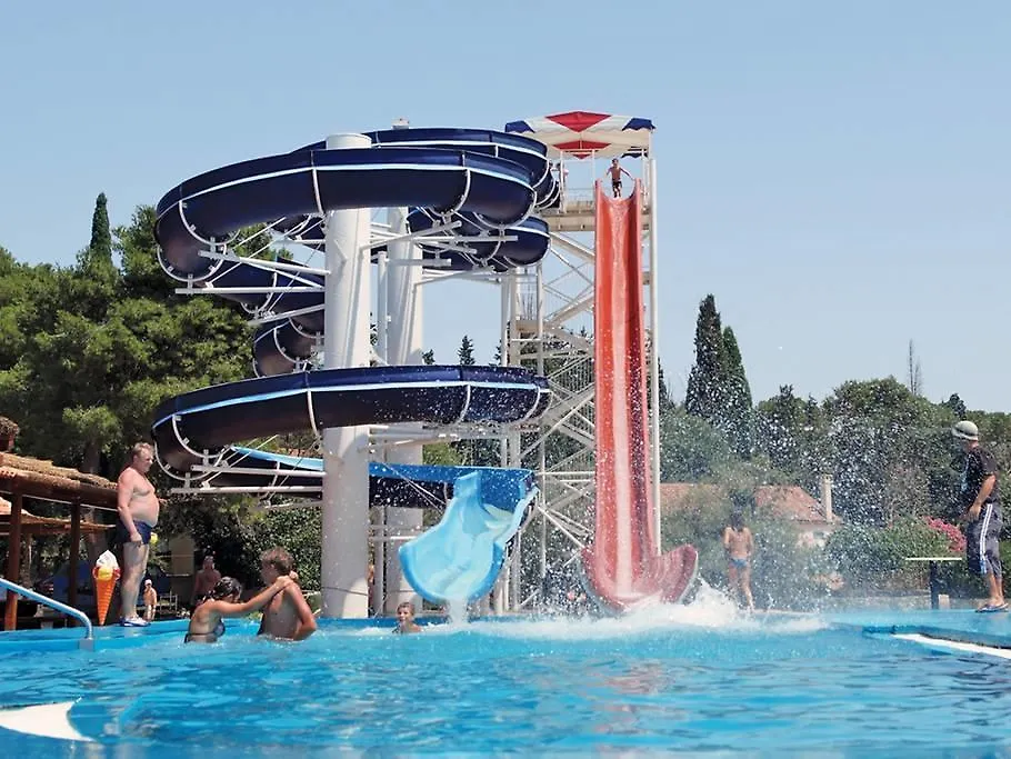 Kemp Mobile Home Laurus Biograd Na Moru