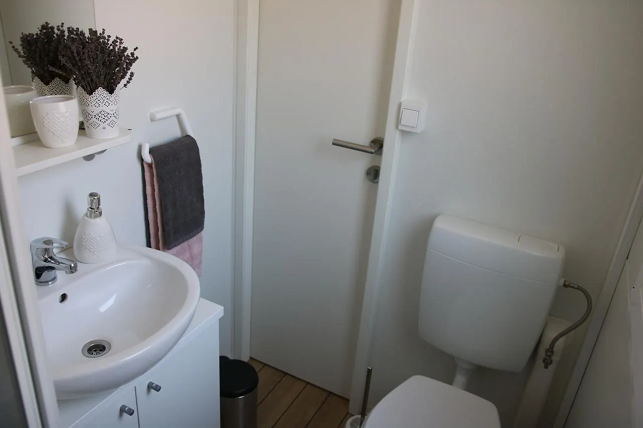 Mobile Home Laurus Biograd Na Moru 4*,